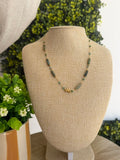 COLLIER LÉGER DORÉ DÉTAILS VERTS