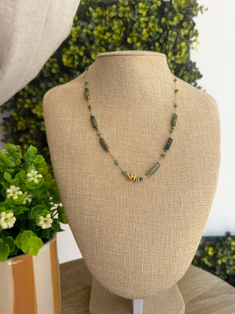 COLLIER LÉGER DORÉ DÉTAILS VERTS