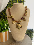 COLLIER PERLES MARRON & PENDENTIFS DORÉS