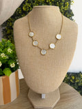 COLLIER DORÉ FORMES RONDES NACRÉES