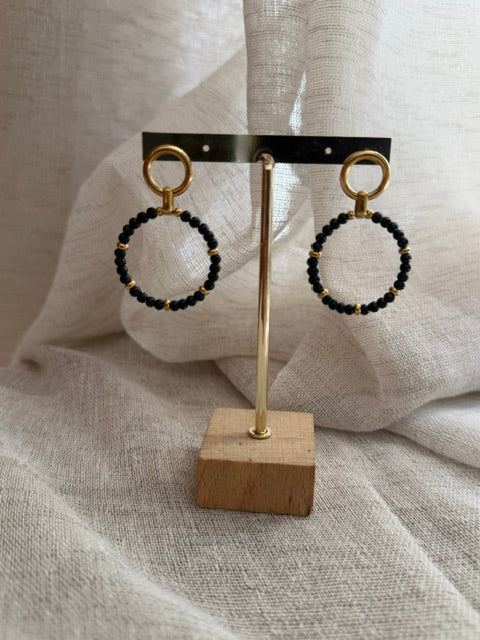 BOUCLES D'OREILLES DORÉES PERLES NOIRES