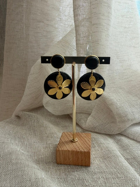 BOUCLES D'OREILLES NOIRES FLEUR DORÉE