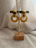 BOUCLES D'OREILLES BOUTON DORÉ  & AMBRE NACRÉ