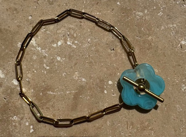 BRACELET DORÉ FLEUR BLEU NACRÉ