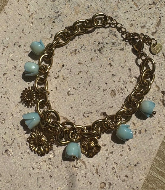 BRACELET DORÉ BRELOQUE FLEURS BLEUES