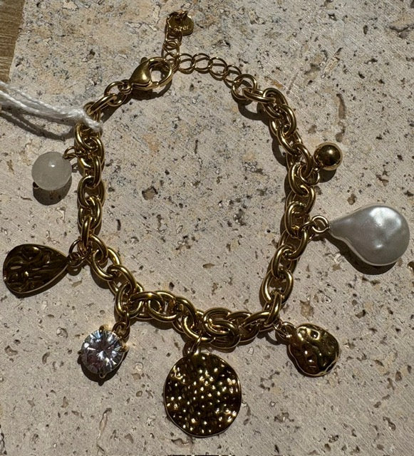 BRACELET DORÉ BRELOQUE MARTELÉ