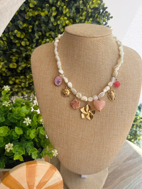 COLLIER NACRÉ PENDENTIFS DORÉS
