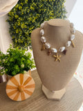 COLLIER PERLES NACRÉES & PENDENTIFS DORÉS