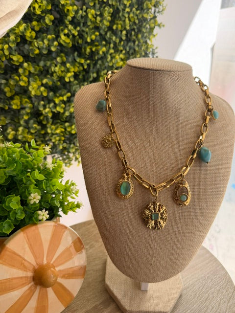 COLLIER DORÉ PENDENTIFS BLEUS