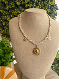 COLLIER TISSU BEIGE & PENDENTIFS DORÉS