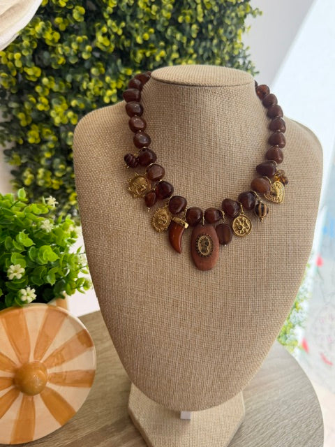 COLLIER MARRON À PENDENTIFS